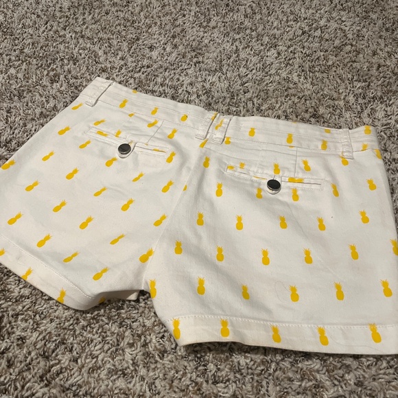 Pineapple white shorts - Picture 2 of 3